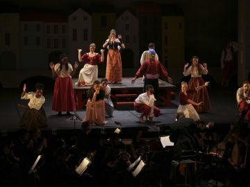 Scène des médecins dans le spectacle Baptiste ou l'opéra des farceurs créé à La Merise de Trappes le 15 mai 2019